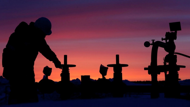 Лишняя нефть: Россия готова прикрутить вентиль