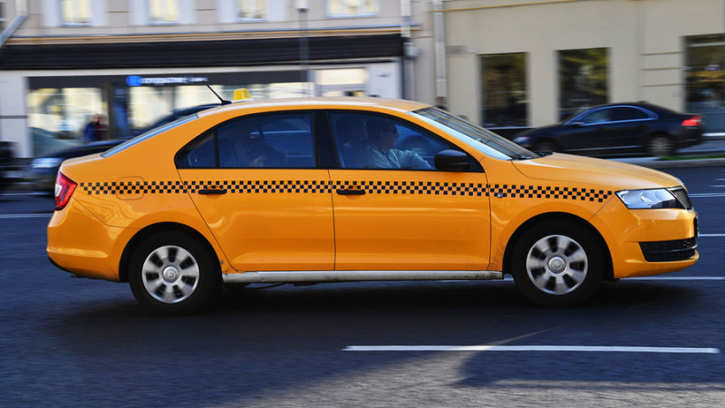 Проехать мимо комиссии: водители такси смогут заправляться, не выводя средства со счёта парка