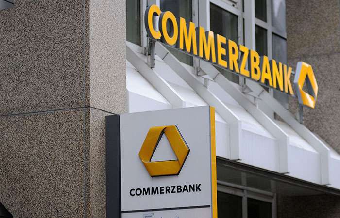 Правительство ФРГ решило пока больше не продавать акции Commerzbank