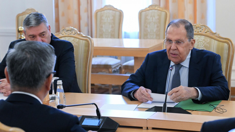 Лавров проводит переговоры с главой МИД Лаоса