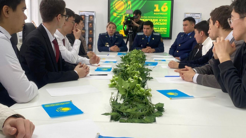 Впервые более 300 тысяч школьников и студентов Астаны написали диктант о вреде наркотиков